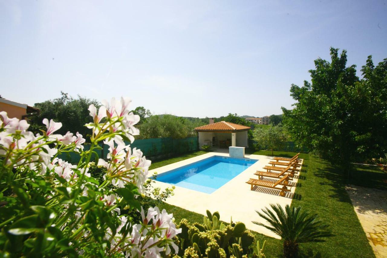 Apartments Maras Poreč Eksteriør bilde